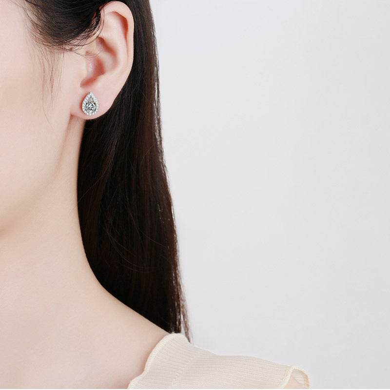 Sparkling 1ct Moissanite Stud Earrings - Subtle Shine Jewelry Co.